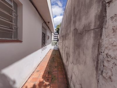 Casa à venda com 135m², 3 quartos, 1 vaga no bairro Medianeira em Porto Alegre - Foto 28