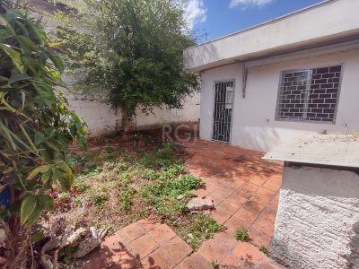 Casa à venda com 135m², 3 quartos, 1 vaga no bairro Medianeira em Porto Alegre - Foto 31