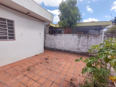 Casa à venda com 135m², 3 quartos, 1 vaga no bairro Medianeira em Porto Alegre - Foto 33