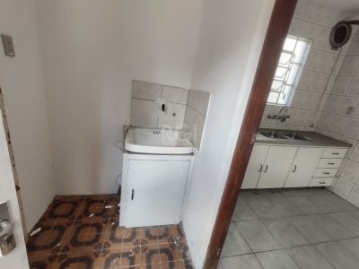 Casa à venda com 135m², 3 quartos, 1 vaga no bairro Medianeira em Porto Alegre - Foto 25