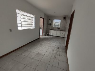 Casa à venda com 135m², 3 quartos, 1 vaga no bairro Medianeira em Porto Alegre - Foto 23