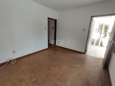 Casa à venda com 135m², 3 quartos, 1 vaga no bairro Medianeira em Porto Alegre - Foto 4