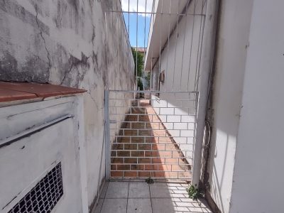 Casa à venda com 135m², 3 quartos, 1 vaga no bairro Medianeira em Porto Alegre - Foto 35