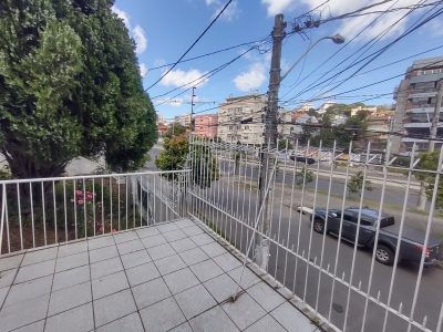 Casa à venda com 135m², 3 quartos, 1 vaga no bairro Medianeira em Porto Alegre - Foto 37