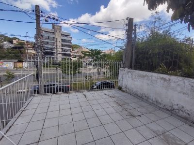 Casa à venda com 135m², 3 quartos, 1 vaga no bairro Medianeira em Porto Alegre - Foto 3