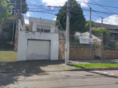 Casa à venda com 135m², 3 quartos, 1 vaga no bairro Medianeira em Porto Alegre - Foto 8