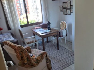 Apartamento à venda com 133m², 3 quartos, 1 suíte, 2 vagas no bairro Rio Branco em Porto Alegre - Foto 2