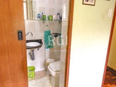 Casa à venda com 119m², 3 quartos, 1 suíte, 2 vagas no bairro Azenha em Porto Alegre - Foto 13