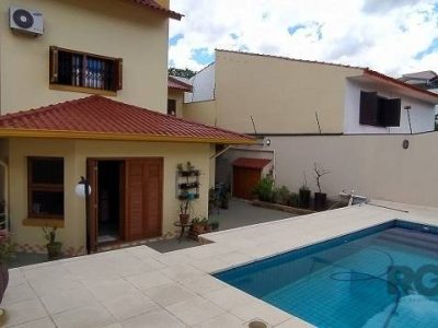 Casa à venda com 287m², 3 quartos, 1 suíte, 4 vagas no bairro Partenon em Porto Alegre - Foto 2