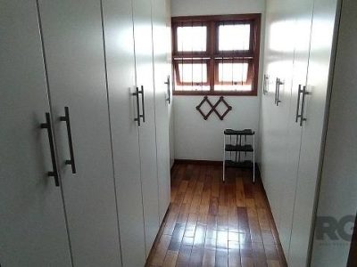 Casa à venda com 287m², 3 quartos, 1 suíte, 4 vagas no bairro Partenon em Porto Alegre - Foto 18