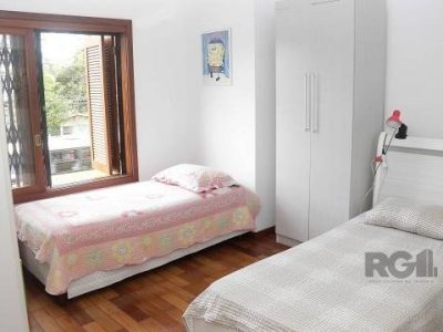 Casa à venda com 287m², 3 quartos, 1 suíte, 4 vagas no bairro Partenon em Porto Alegre - Foto 19