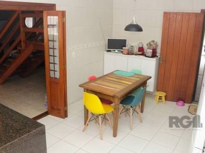 Casa à venda com 287m², 3 quartos, 1 suíte, 4 vagas no bairro Partenon em Porto Alegre - Foto 12