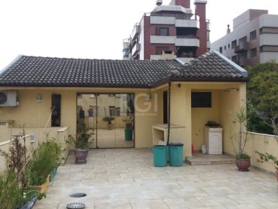 Casa à venda com 300m², 5 quartos, 1 suíte no bairro Bela Vista em Porto Alegre - Foto 2