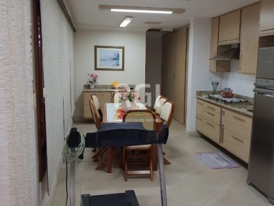 Casa à venda com 300m², 3 quartos, 1 suíte, 4 vagas no bairro Ipanema em Porto Alegre - Foto 3