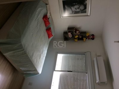 Apartamento à venda com 65m², 3 quartos, 1 suíte, 1 vaga no bairro Partenon em Porto Alegre - Foto 4