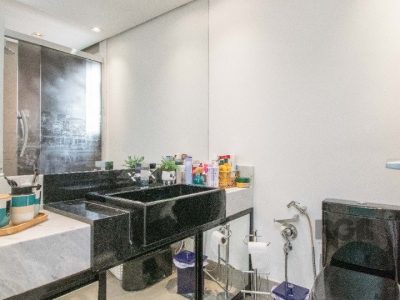 Cobertura à venda com 357m², 3 quartos, 3 suítes, 3 vagas no bairro Cristal em Porto Alegre - Foto 32