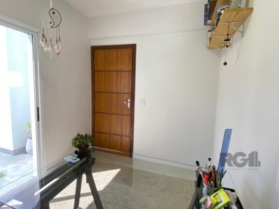 Casa à venda com 288m², 3 quartos, 1 suíte, 4 vagas no bairro Ipanema em Porto Alegre - Foto 4