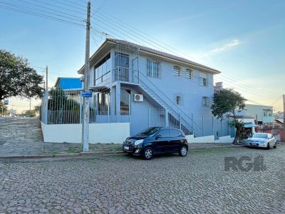 Casa à venda com 360m², 3 quartos, 3 suítes, 4 vagas no bairro Glória em Porto Alegre - Foto 3