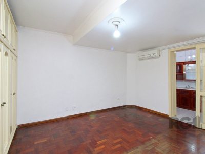 Casa à venda com 360m², 3 quartos, 3 suítes, 4 vagas no bairro Glória em Porto Alegre - Foto 10