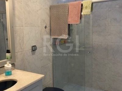 Casa à venda com 235m², 3 quartos, 1 suíte, 3 vagas no bairro Medianeira em Porto Alegre - Foto 9