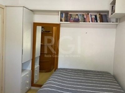 Casa à venda com 235m², 3 quartos, 1 suíte, 3 vagas no bairro Medianeira em Porto Alegre - Foto 10