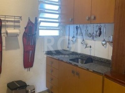 Casa à venda com 235m², 3 quartos, 1 suíte, 3 vagas no bairro Medianeira em Porto Alegre - Foto 11