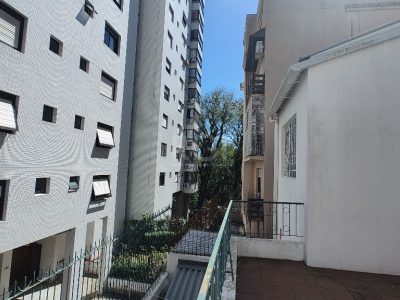 Casa à venda com 240m², 3 quartos, 1 suíte, 1 vaga no bairro Independência em Porto Alegre - Foto 16