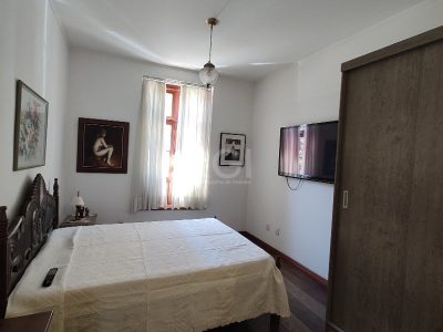 Casa à venda com 240m², 3 quartos, 1 suíte, 1 vaga no bairro Independência em Porto Alegre - Foto 5