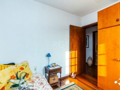 Sobrado à venda com 231m², 3 quartos, 1 suíte, 3 vagas no bairro Cristal em Porto Alegre - Foto 16