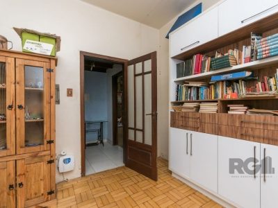 Casa à venda com 150m², 3 quartos, 1 suíte, 2 vagas no bairro Auxiliadora em Porto Alegre - Foto 9