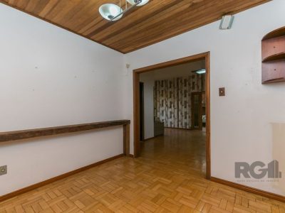 Casa à venda com 150m², 3 quartos, 1 suíte, 2 vagas no bairro Auxiliadora em Porto Alegre - Foto 3