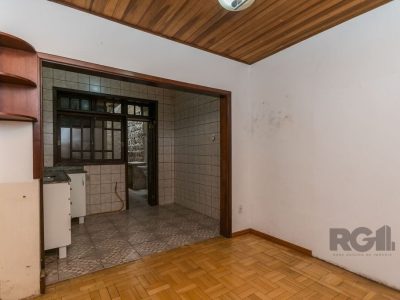 Casa à venda com 150m², 3 quartos, 1 suíte, 2 vagas no bairro Auxiliadora em Porto Alegre - Foto 6