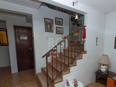 Casa à venda com 240m², 3 quartos, 1 suíte, 3 vagas no bairro São Sebastião em Porto Alegre - Foto 11