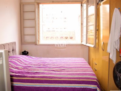 Apartamento à venda com 84m², 4 quartos, 1 suíte no bairro Centro Histórico em Porto Alegre - Foto 9