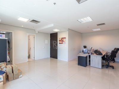 Conjunto/Sala à venda com 210m², 5 vagas no bairro Cristal em Porto Alegre - Foto 33