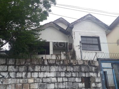 Casa à venda com 140m², 3 quartos, 2 vagas no bairro Medianeira em Porto Alegre - Foto 4