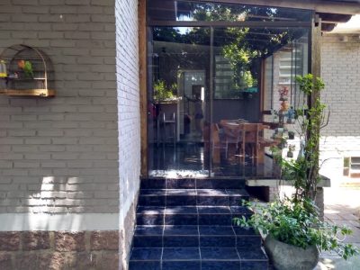 Casa à venda com 300m², 5 quartos, 1 suíte, 1 vaga no bairro Ipanema em Porto Alegre - Foto 4