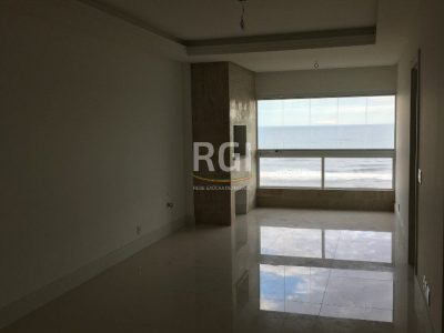 Apartamento à venda com 83m², 3 quartos, 2 suítes, 2 vagas no bairro Centro em Capão da Canoa - Foto 2