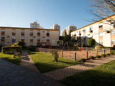 Apartamento à venda com 77m², 3 quartos, 1 vaga no bairro Passo d'Areia em Porto Alegre - Foto 2