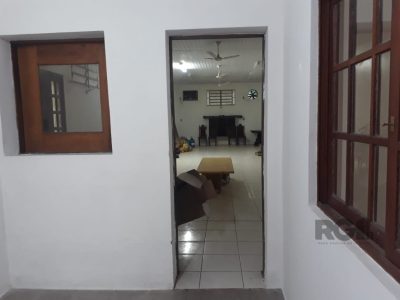 Casa à venda com 200m², 3 quartos, 1 suíte, 2 vagas no bairro Santa Tereza em Porto Alegre - Foto 16