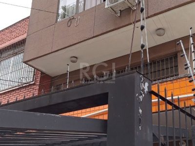 Loja à venda com 131m², 2 vagas no bairro Floresta em Porto Alegre - Foto 2