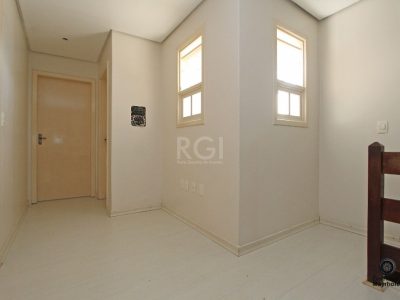 Casa à venda com 120m², 3 quartos, 1 suíte, 2 vagas no bairro Medianeira em Porto Alegre - Foto 21