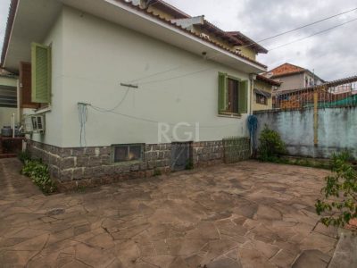 Casa à venda com 166m², 3 quartos, 1 suíte, 4 vagas no bairro Cristo Redentor em Porto Alegre - Foto 18