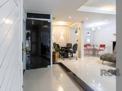 Casa à venda com 267m², 3 quartos, 1 suíte, 3 vagas no bairro Jardim Itu em Porto Alegre - Foto 4