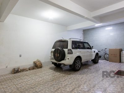 Casa à venda com 267m², 3 quartos, 1 suíte, 3 vagas no bairro Jardim Itu em Porto Alegre - Foto 13