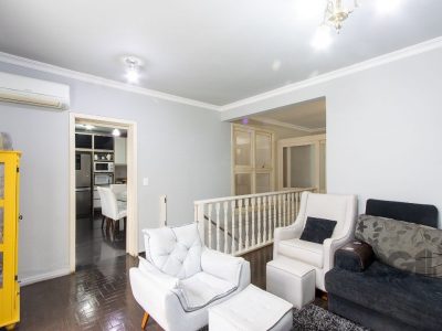 Casa à venda com 267m², 3 quartos, 1 suíte, 3 vagas no bairro Jardim Itu em Porto Alegre - Foto 17