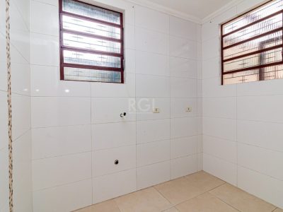 Apartamento à venda com 60m², 3 quartos, 1 vaga no bairro Passo d'Areia em Porto Alegre - Foto 6