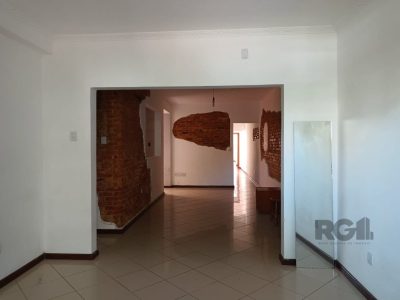 Apartamento à venda com 105m², 2 quartos, 2 suítes no bairro Navegantes em Porto Alegre - Foto 2