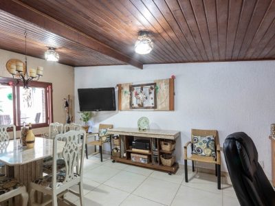 Casa à venda com 240m², 3 quartos, 1 suíte, 4 vagas no bairro Ipanema em Porto Alegre - Foto 11