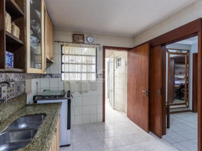 Casa à venda com 240m², 3 quartos, 1 suíte, 4 vagas no bairro Ipanema em Porto Alegre - Foto 16